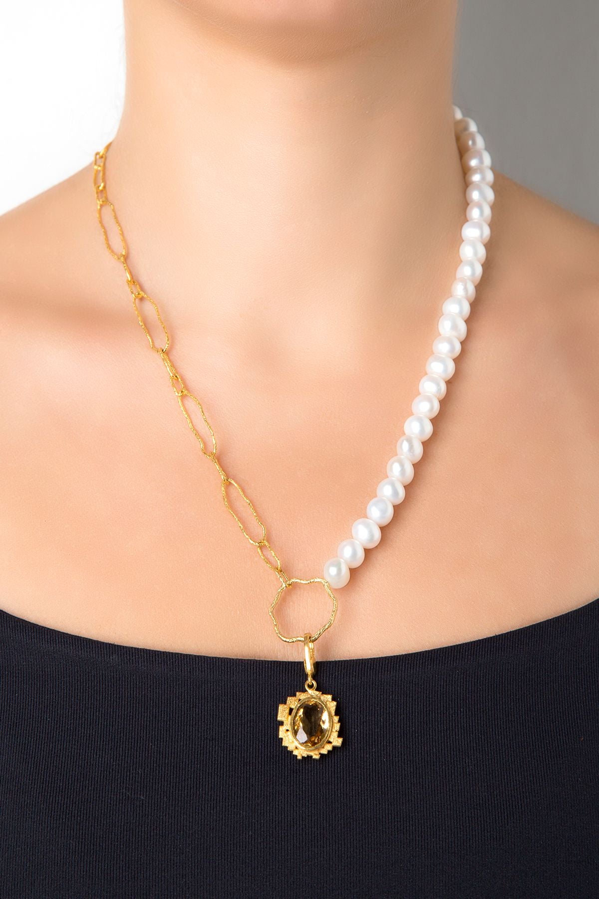 Pearl With The Chain